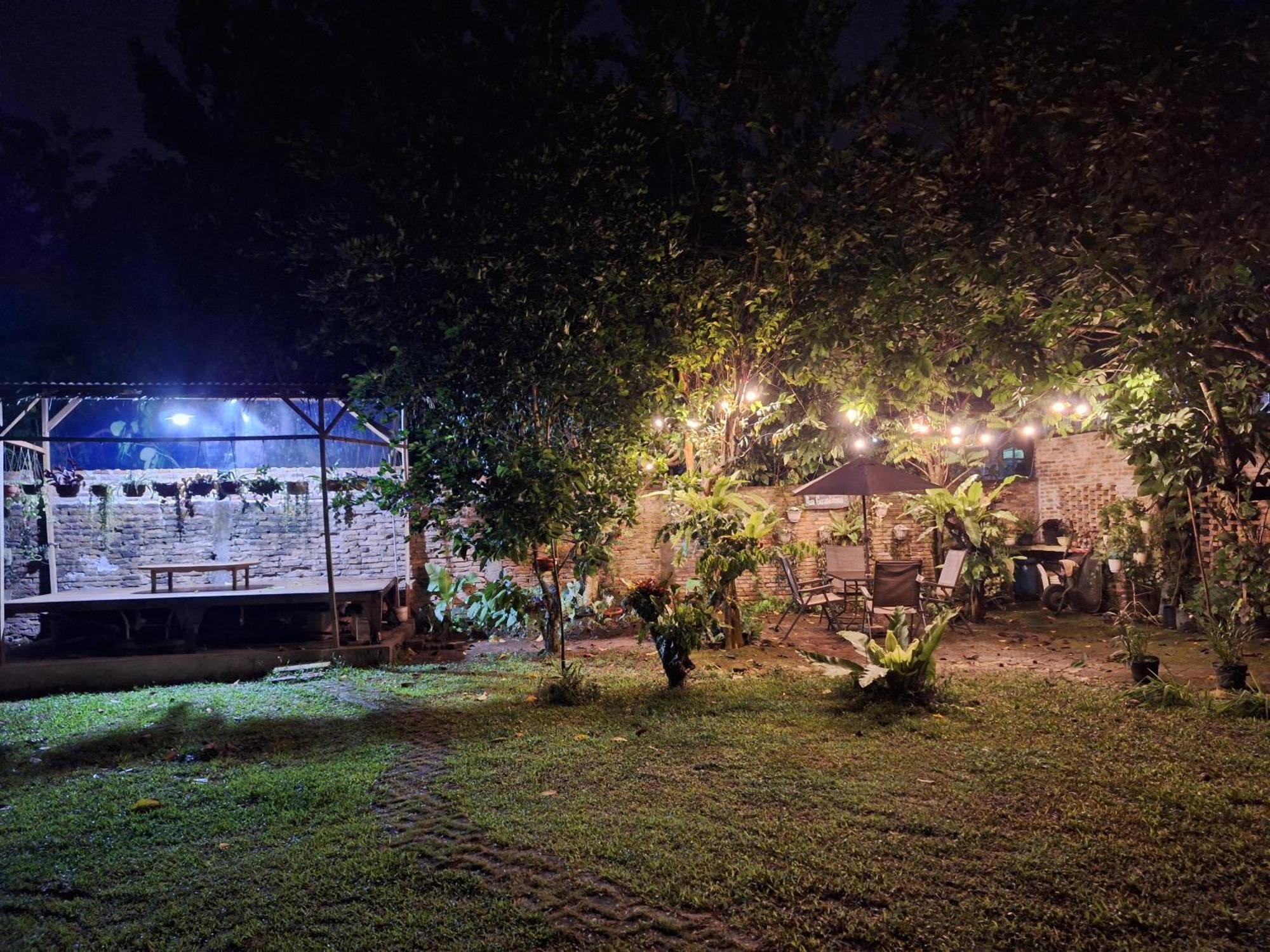 מדאן Bua Guest House מראה חיצוני תמונה
