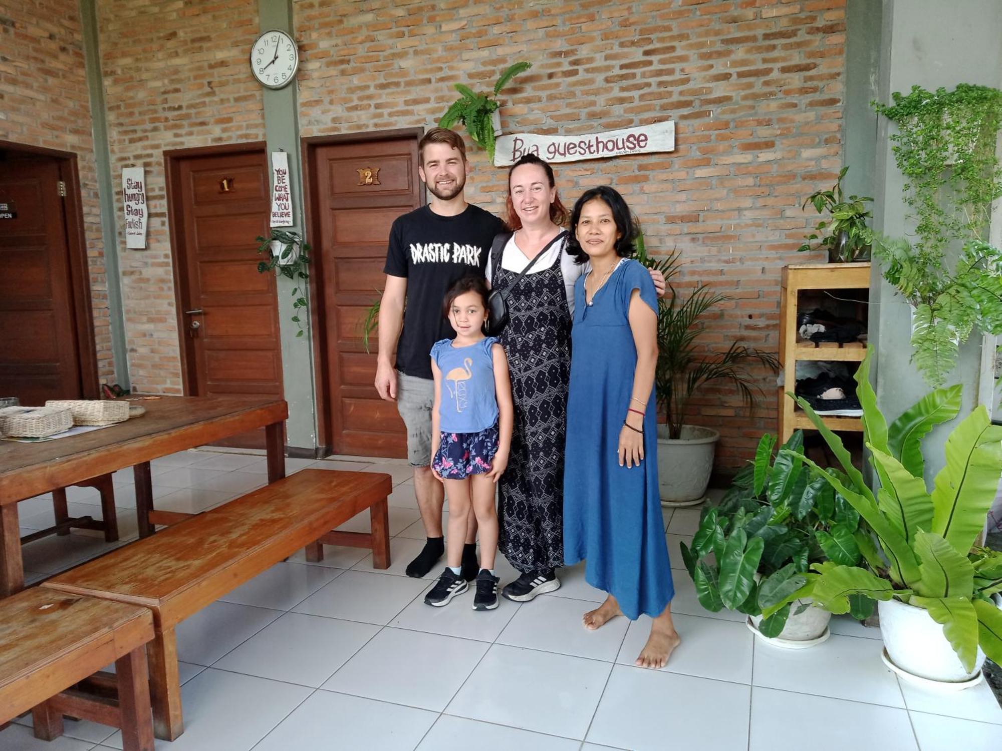 מדאן Bua Guest House מראה חיצוני תמונה