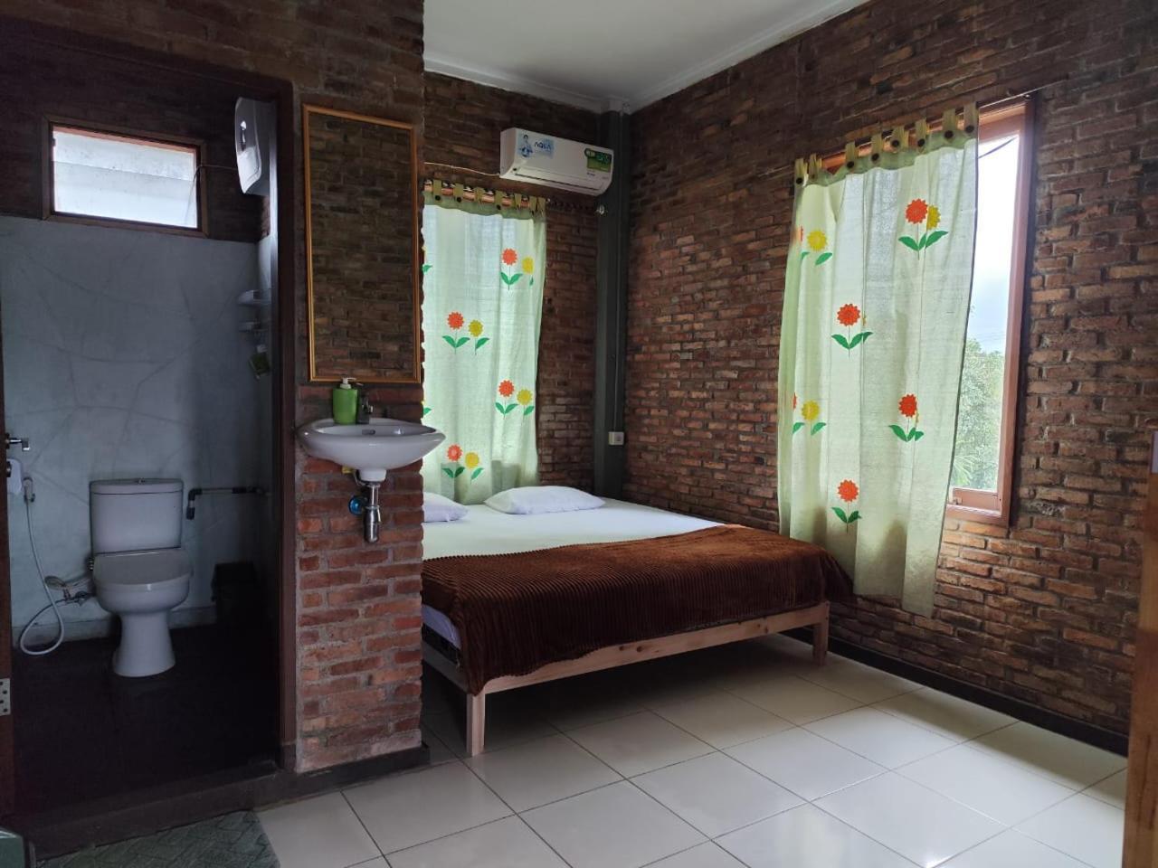 מדאן Bua Guest House מראה חיצוני תמונה